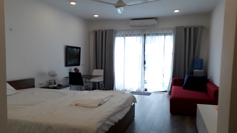 Balcony studio apartment with good price in Dang Thai Mai street, Tay Ho district for rent