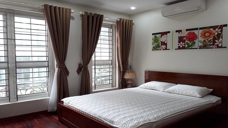 Brand – new one bedroom apartment in Truc Bach area, Ba Dinh district for rent