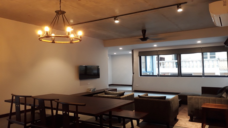 Elegant 2 – bedroom apartment with balcony in Tu Hoa street, Tay Ho district for rent