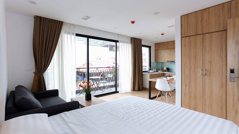 Modern studio apartment with balcony in Hoang Quoc Viet street, Cau Giay district for rent