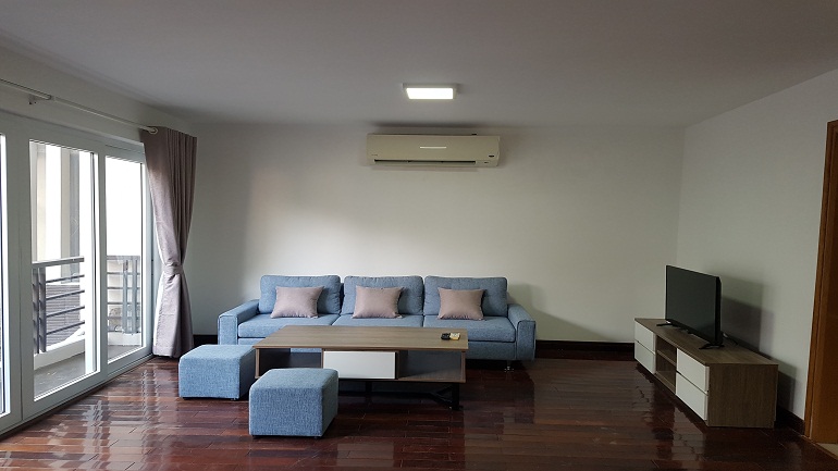 Spacious 1 – bedroom apartment with balcony in Linh Lang street, Ba Dinh district for rent