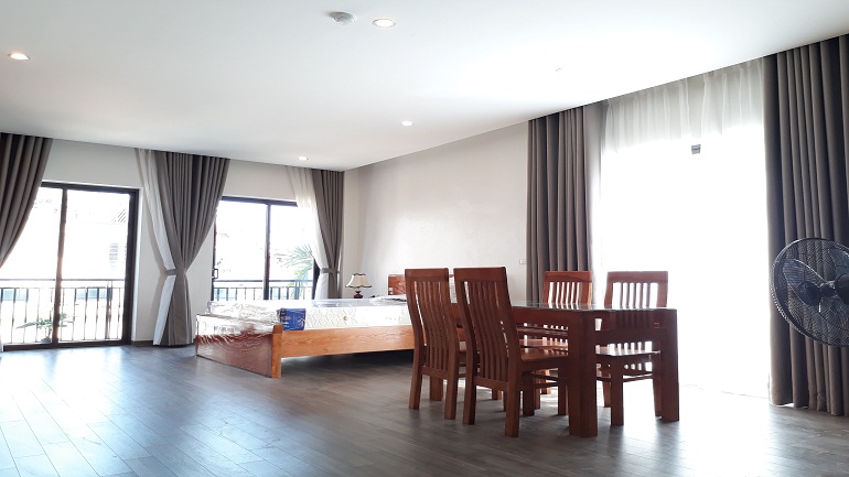 Bright modern studio apartment with balcony in Nghi Tam street, Tay Ho district for rent