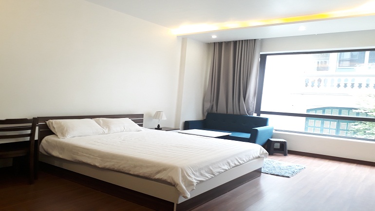 Bright studio apartment in Tran Quoc Hoan street, Cau Giay district for rent