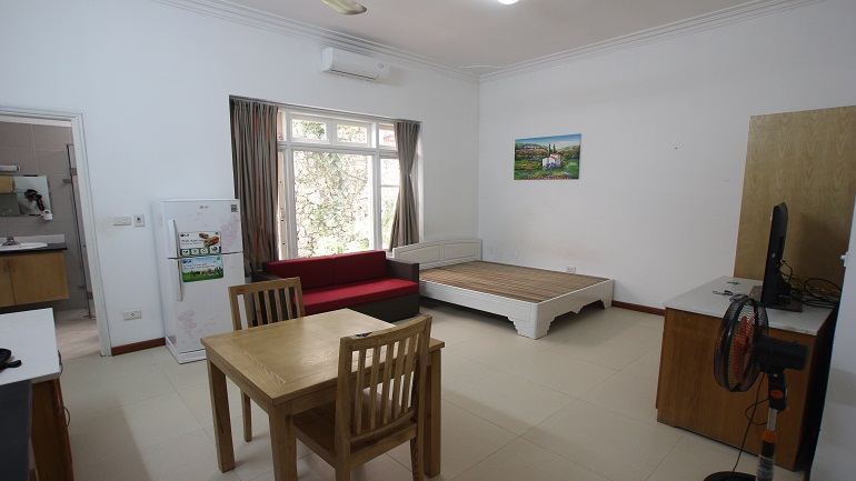 Budget studio apartment in Dang Thai Mai street, Tay Ho district for rent