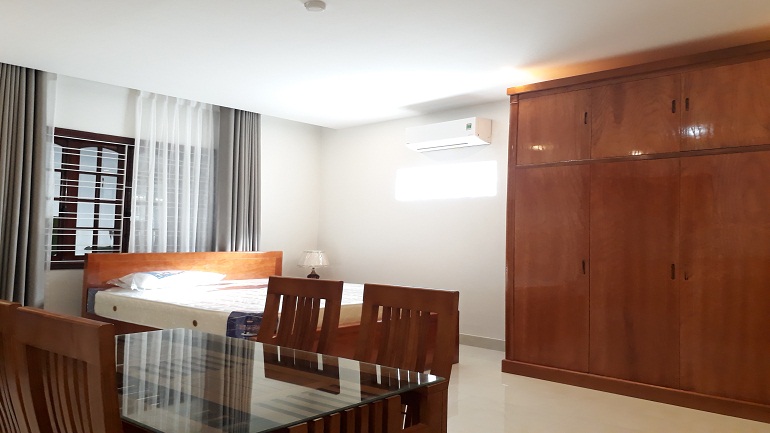 Cheap studio apartment in Nghi Tam street, Tay Ho district for rent