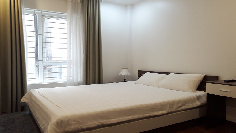 Cheap studio apartment in Tran Quoc Hoan street, Cau Giay district for rent