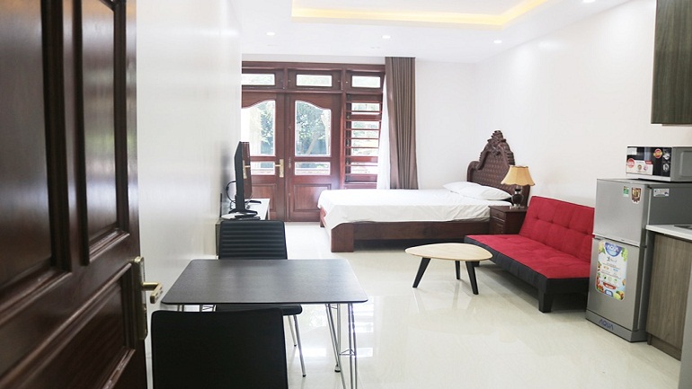 Cheap studio apartment with balcony in Dang Thai Mai street, Tay Ho district for rent