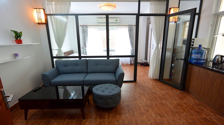 Good price 1 – bedroom apartment in Dang Thai Mai street, Tay Ho district for rent