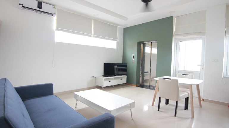 Nice 2 – bedroom apartment in Au Co street, Tay Ho district for rent