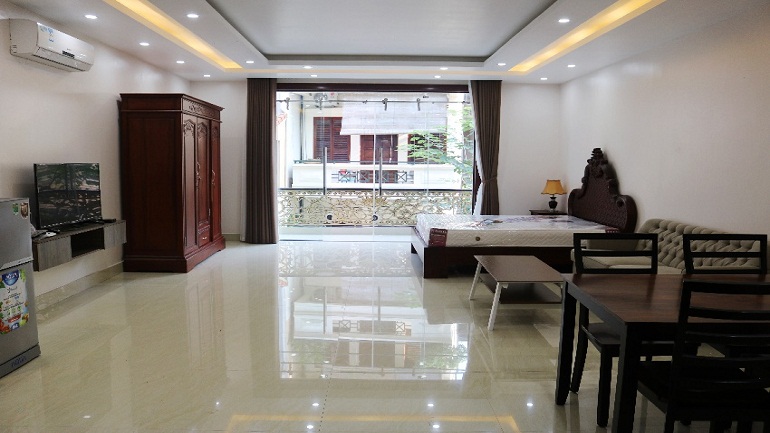 Spacious studio apartment with balcony in Dang Thai Mai street, Tay Ho district for rent