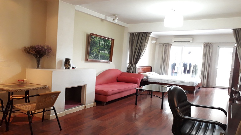 Spacious studio apartment with balcony in Tran Hung Dao street, Hoan Kiem district for rent