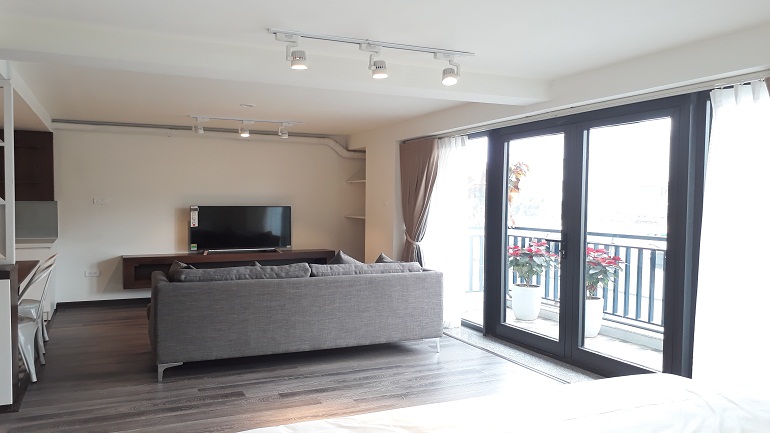 Very nice modern studio apartment in Tu Hoa street, Tay Ho district for rent