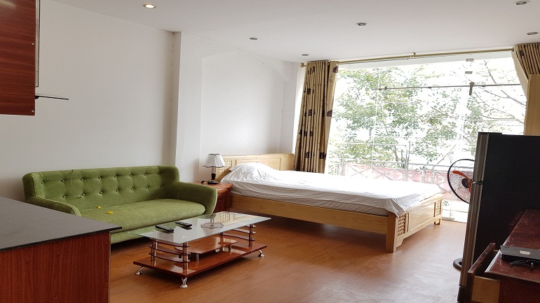 Balcony studio apartment with lake view in Nhat Chieu street, Tay Ho district for rent