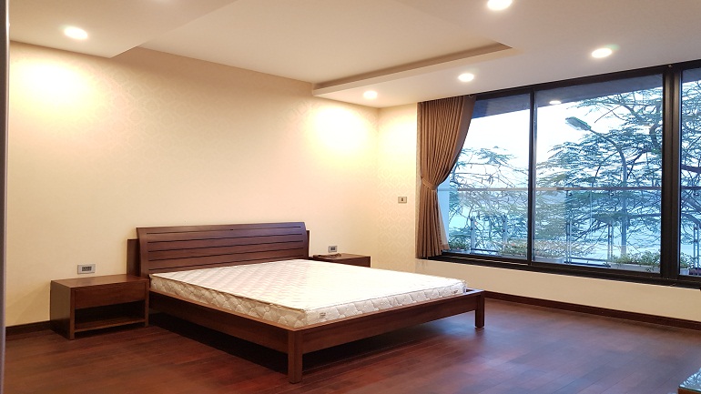 Brand – new one bedroom apartment with lakeview in Yen Phu village, Tay Ho district for rent