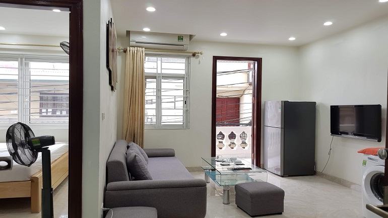 Bright cheap 1 – bedroom apartment with balcony in Au Co street, Tay Ho district for rent