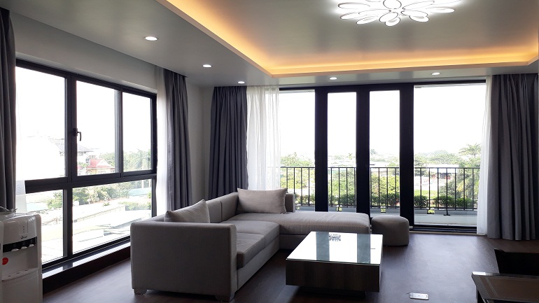 Bright modern 1 – bedroom apartment with balcony in Au Co street, Tay Ho district for rent