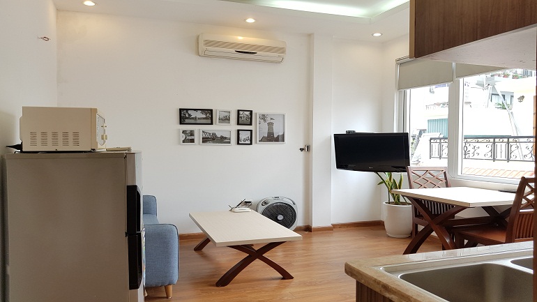 Bright one bedroom apartment in Xuan Dieu street, Tay Ho district for rent