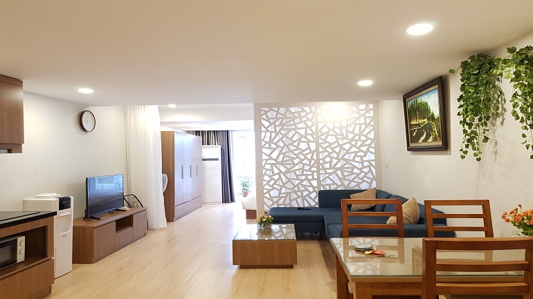 Bright spacious studio apartment with balcony in Linh Lang street, Ba Dinh district for rent