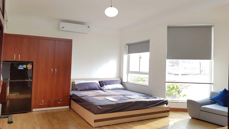 Bright studio apartment in Tran Hung Dao street, Hoan Kiem district for rent