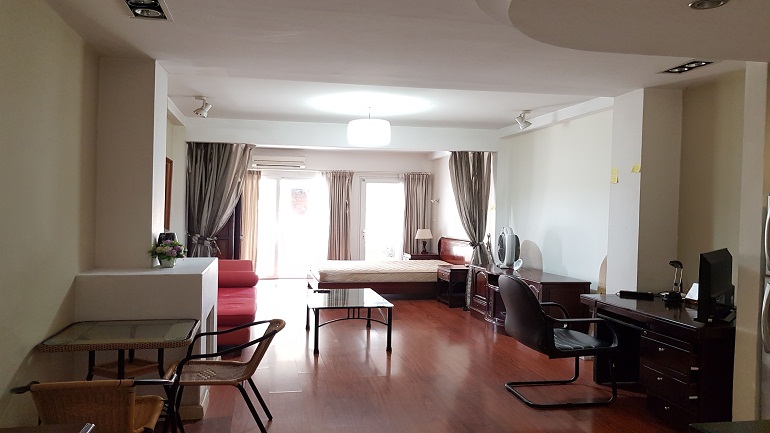 Cheap spacious studio apartment with balcony in Tran Hung Dao street, Hoan Kiem district for rent