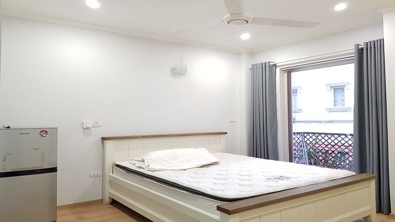 Cheap studio apartment with balcony in Lac Long Quan street, Tay Ho district for rent