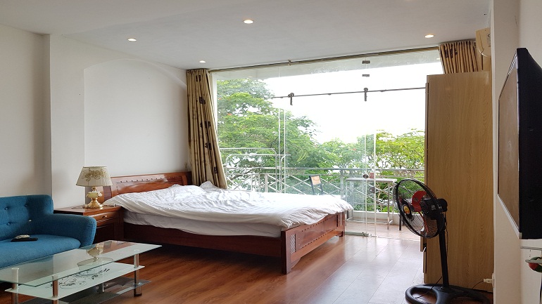 Cheap studio apartment with nice view in Nhat Chieu street, Tay Ho district for rent