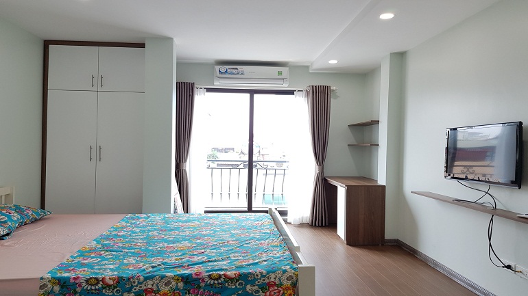 Good price studio apartment with balcony in Thuy Khue street, Tay Ho district for rent