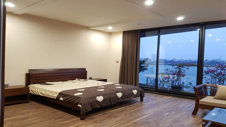 Lake view one bedroom apartment with balcony in Yen Phu village, Tay Ho district for rent