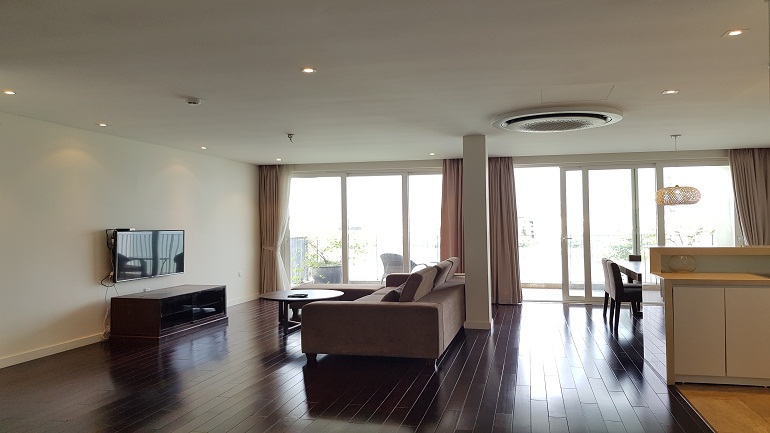 Lake view two bedroom apartment with balcony in Quang An street, Tay Ho district for rent