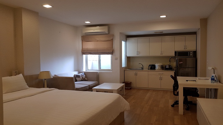 Lovely studio apartment in Phan Chu Trinh street, Hoan Kiem district for rent