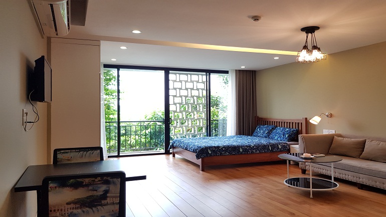 Lovely studio apartment with balcony in Au Co street, Tay Ho district for rent