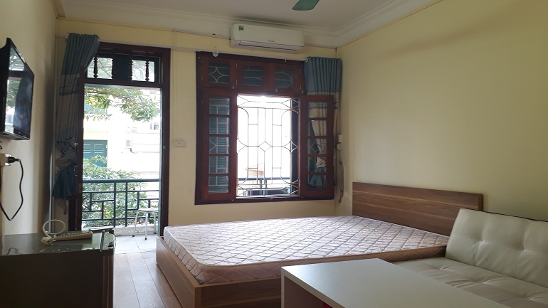 Lovely studio apartment with balcony in Yen Ninh street, Ba Dinh district for rent