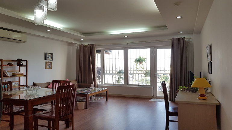 Nice 1 – bedroom apartment with balcony in Truc Bach area, Ba Dinh district for rent