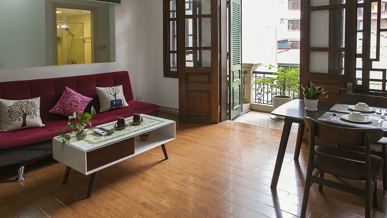 Nice 1 bedroom apartment with balcony in Truc Bach lake, Ba Dinh district for rent