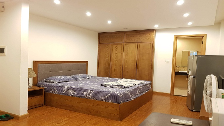 Nice cheap studio apartment in Truc Bach lake, Ba Dinh district for rent