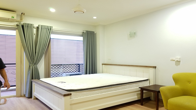 Nice cheap studio apartment with balcony in Lac Long Quan street, Tay Ho district for rent