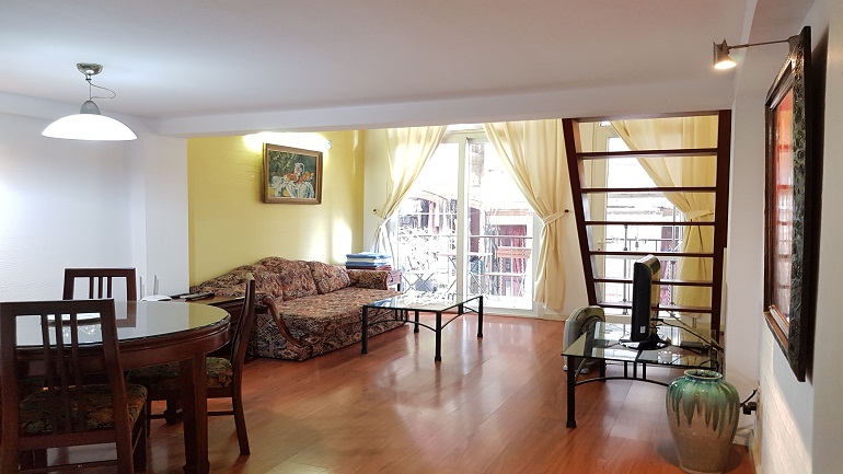 Nice duplex studio apartment with balcony in Tran Hung Dao street, Hoan Kiem district for rent