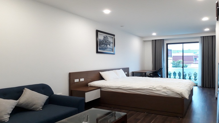 Nice modern studio apartment with balcony in Cat Linh street, Dong Da district for rent