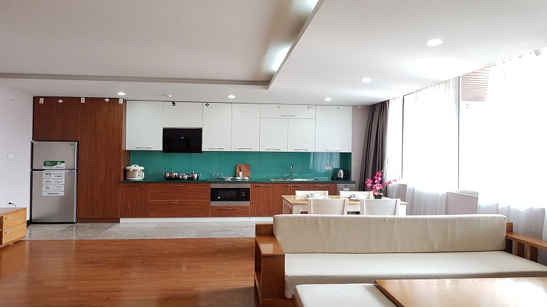 Spacious 1 – bedroom apartment in Au Co street, Tay Ho district for rent