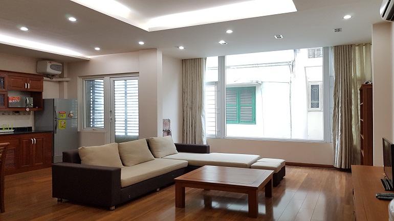 Spacious 1 – bedroom apartment in Linh Lang street, Ba Dinh district for rent