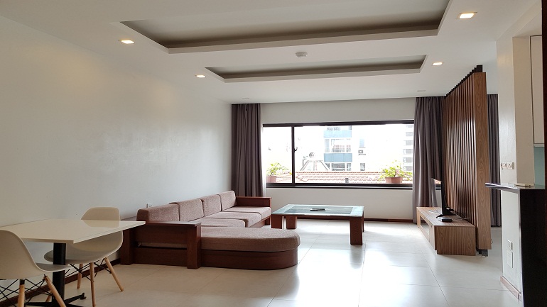 Spacious 1 – bedroom apartment in Xuan Dieu street, Tay Ho district for rent