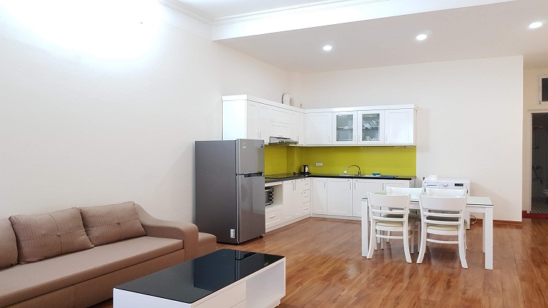 Spacious 1 – bedroom apartment with good price in Xuan Dieu street, Tay Ho district for rent