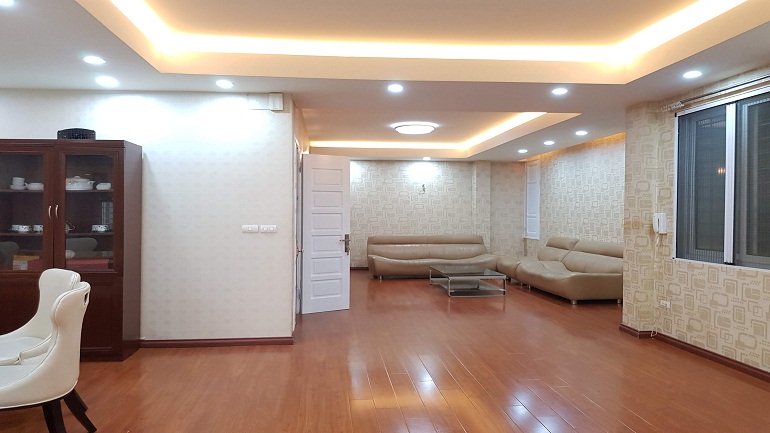 Spacious 3 – bedroom apartment with good price in Quan Ngua street, Ba Dinh district for rent