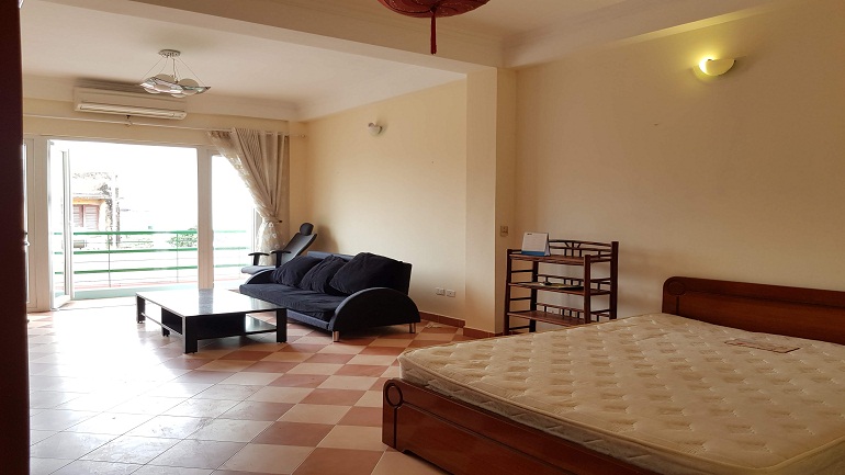 Spacious one bedroom apartment with balcony in Tran Hung Dao street, Hoan Kiem district for rent