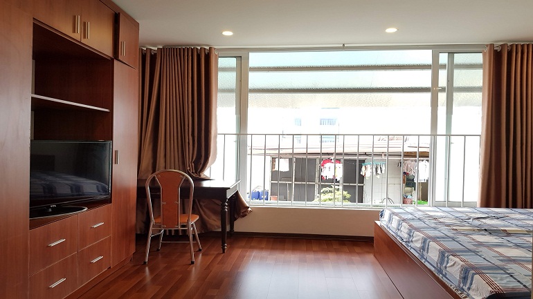 Spacious studio apartment in Nguyen Du street, Hai Ba Trung district for rent