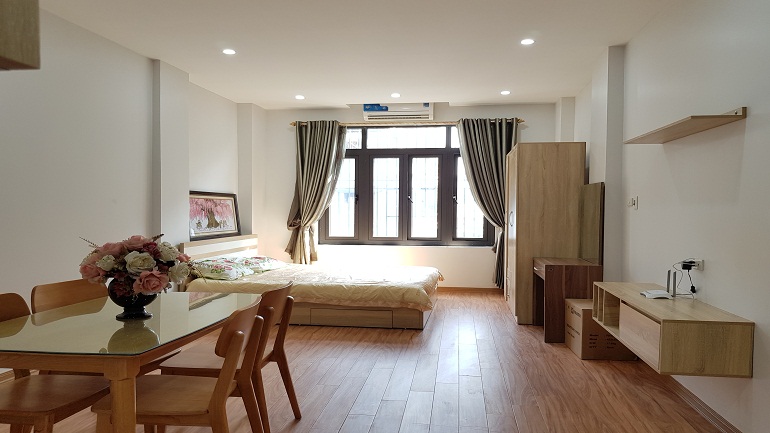 Brand – new budget studio apartment in Hoang Hoa Tham street, Ba Dinh district for rent