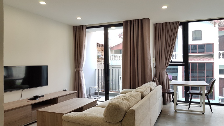 Modern 1 – bedroom apartment with good price in Au Co street, Tay Ho district for rent