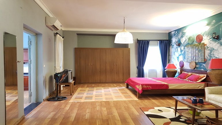 Vintage studio apartment in Yen Phu street, Tay Ho district for rent