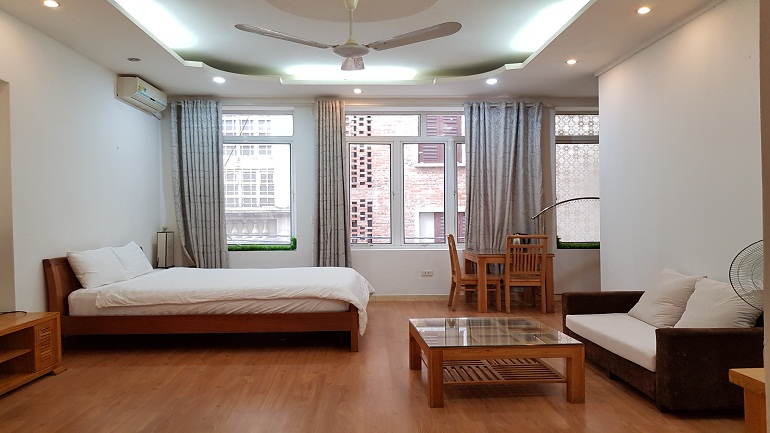 Cheap studio apartment near Truc Bach lake for rent