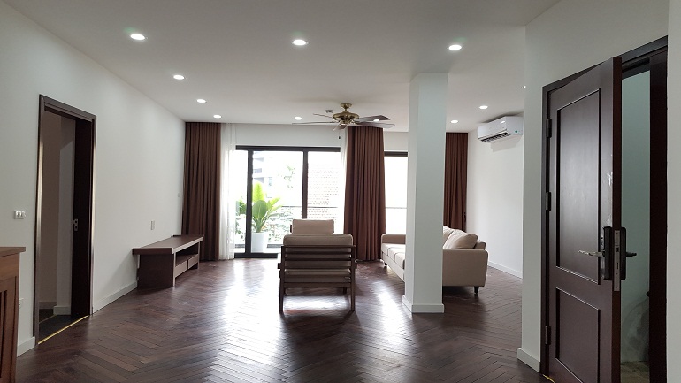 Modern 4 – bedroom apartment with balcony in Tay Ho street, Tay Ho district for rent